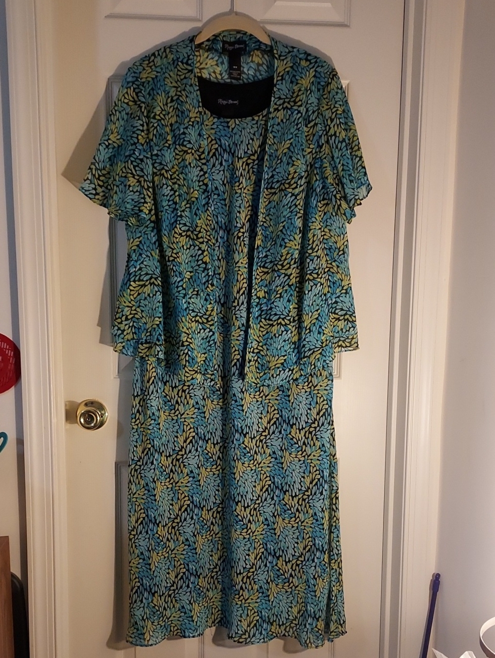 Blue & Yellow Leaf-Print Sleeveless Maxi Dress With Matching Top - Picture 3 of 7